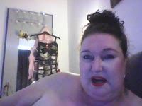 ik ben  een dame,echte MILF die dol is op aandacht en erop kickt als mannen op mijn lichaam geilen,met name jongemannen
die van rijpe vrouwen en zeker wel een mollige houd..Ik vind t dan ook echt heel spannend om een leuke chat met je aan te gaan,en sex ervaringen te delenuiteraard is t ook spannend met wat rijpere mannen,senioren benieuwd naar jullie verhalen,,,,wie weet kan ik daar nog iets van leren???ik ga NIET naakt voor cam,heb of een broekje of een bovenstukje/jurkje aanlaat immers wel wat te raden over terwijl,,,,hmmmm als je t verdient wel wat meer mag keuren van mijn rondingenBij een VIP sessie WIL IK N DILDO gebruiken als je er naar vraagt...NIET VERGETEN he???