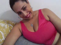 Brune pétillante qui aime la vie et ses plaisirs. la bonne humeur est mon moteur dans la vie . la séduction et les bons moments mon carburant. alors Messieurs, à vos clavier!