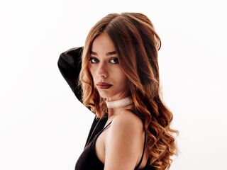 camwhore masturbating with sextoy EmilliaFox