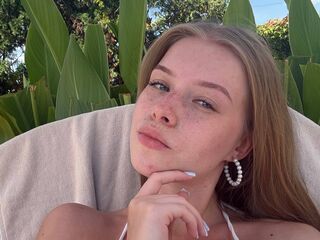 camgirl showing tits LashandaWeider