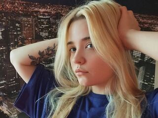 nude gamgirl MonnieMoniz