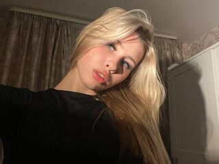 fingering webcamgirl RowanBellamy
