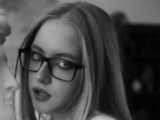 naked girl with live cam masturbating SheliaEdwards
