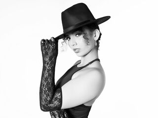 camslut showing pussy VeraBellucci