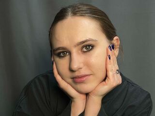 naked webcamgirl AlanaHowlett