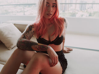 camslut fingering shaved pussy AlessaLaurent