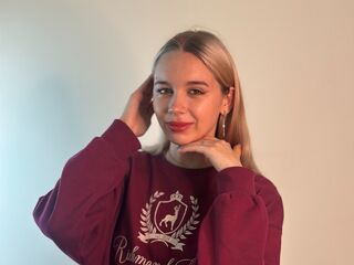 webcam strip tease show AliceWoody