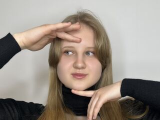 camwhore fingering shaved pussy ArmindaMerry