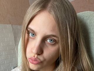 hot chatroom AyannaOverturf