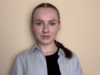 webcam girl BettyannGrenon