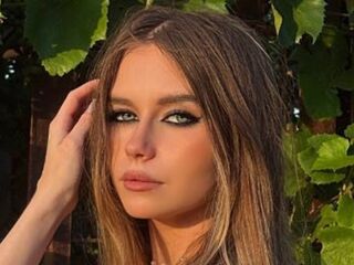 girl webcam show BrunaKiebler