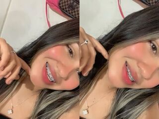 fingering camwhore CamilaFezz