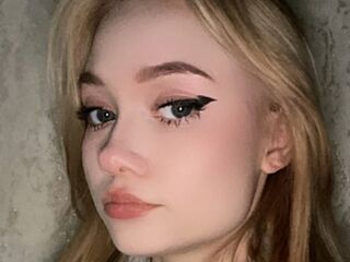 camgirl spreading pussy CecilyBurnard