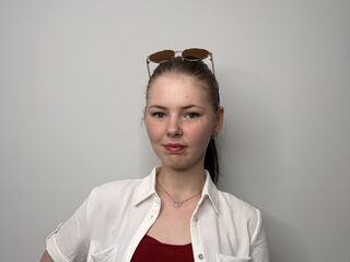 camwhore spreading pussy CherilynDadisman