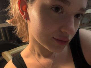 girl showing tits ChloeDemaio