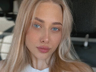 topless webcamgirl ChristyMarshall