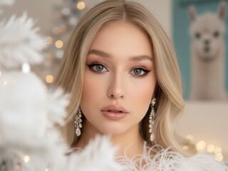 cam girl playing with vibrator ClaraAlba