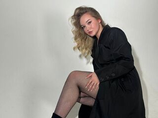 naughty camgirl DarelleDolby