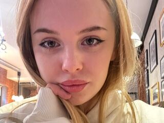 fingering camslut DevonaBradner