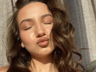 naked webcamgirl photo DinaSweeny