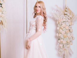 hot cam girl masturbating with dildo DominikaHunter