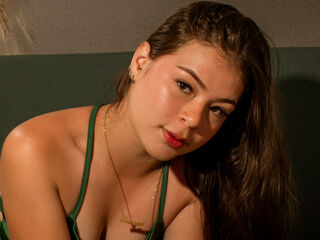 live webcam model ElaraGlow