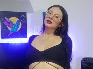 naked webcam girl photo EmberCullen