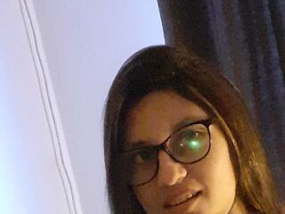 camgirl playing with vibrator EmilyGreenhouse