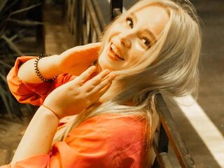 camwhore fingering shaved pussy EstellaLugabihl