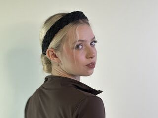 camwhore masturbating with dildo EvetteHilado