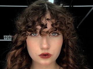 camgirl fingering shaved pussy IngeHosterman