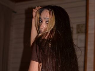 cam girl playing with vibrator IvyMoore