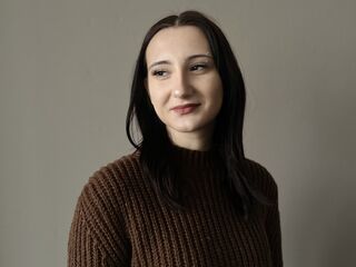 camslut showing tits JacquiVetri