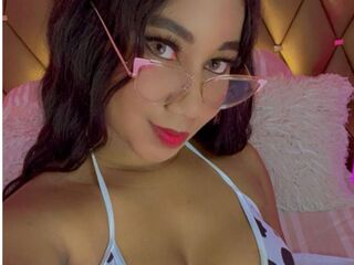 camgirl masturbating with sextoy JannaYhowns