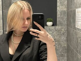 camgirl showing pussy JenaeMcquillen