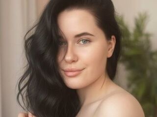topless webcamgirl JunaOnnee