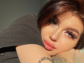 live webcam performer KarolinaKaren