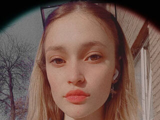 camgirl masturbating with sextoy KendalSommella