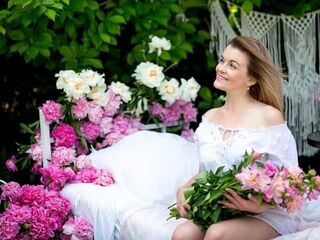 naked webcamgirl LeaNicole