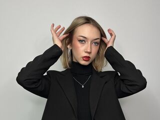 nude gamgirl LoisDeman