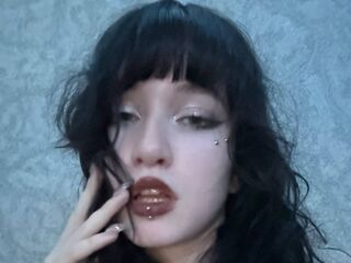 girl showing pussy LouisePerrish