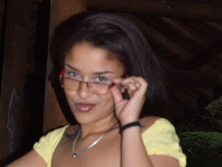 camgirl playing with dildo LunaRuselly