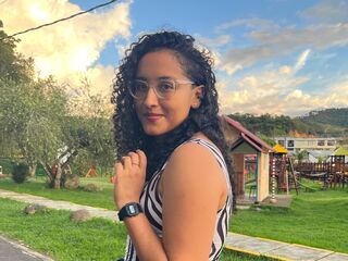 naughty cam girl fingering shaved pussy MariaVelvet