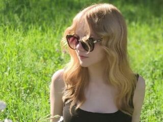 naked webcamgirl photo MirianTippett