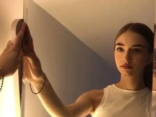 camgirl playing with vibrator PansyGandara