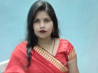 camwhore masturbating with dildo SaronLey