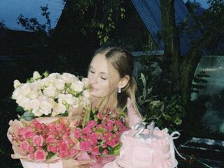 naked girl with webcam masturbating with vibrator SharlynHazelton