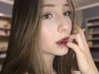 camgirl fingering bald pussy SusanMcKenzie