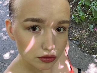 naked camgirl photo SusannahBuffalo