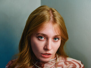 hot cam girl masturbating with vibrator TianaTinn